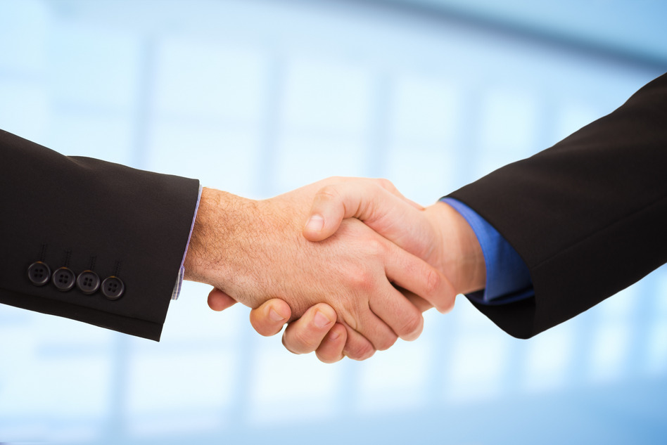 photodune-3925969-two-businessmen-shaking-hands-s